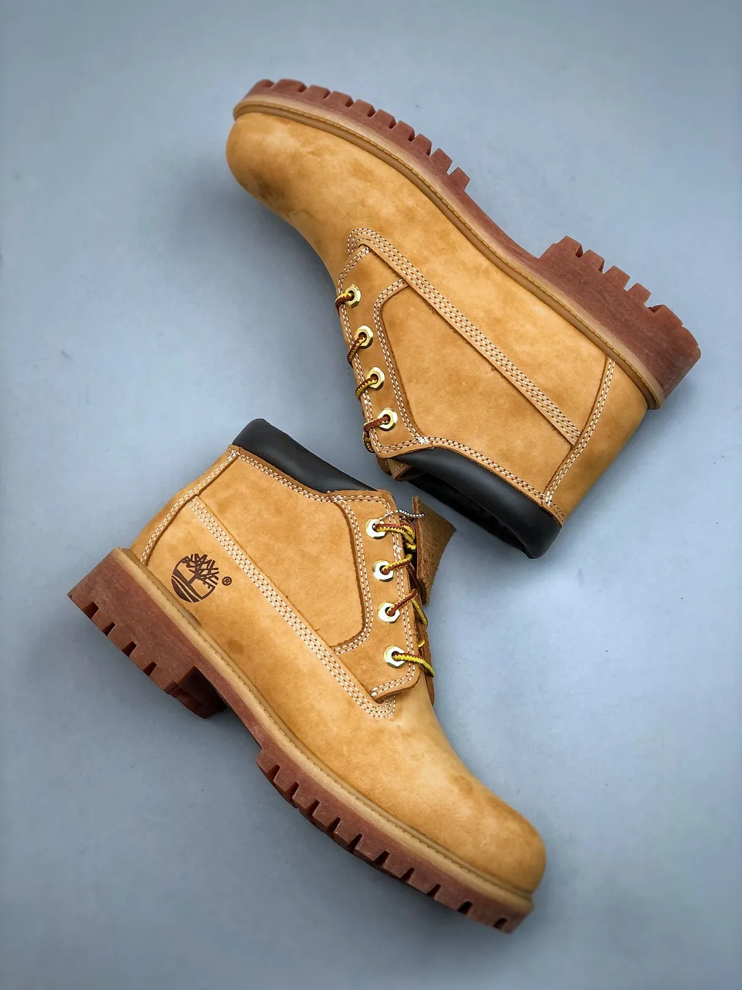 Local pick-up 💰600 available in stores [New product real shots] Dongguan original Y version #Men's and women's shoes true standard half size Dongguan OEM quality #Upgraded original 2025 version packaging box and accessories #Original last paper version data development version #Original Baoyuan injection machine #Three-line computer sewing lines are in line #Using the same source of imported first-layer frosted leather It has the function of resisting water splashing (all interiors are made of real leather materials!!) #Original consistent full nubuck leather collar #Anti-fatigue shock-absorbing honeycomb PU insole #Lightweight anti-slip rubber foam combination bottom ❗ The world's leading outdoor brand·Timberland/Timberland Fatigue Chukka Nubuck Boots classic outdoor short-cut all-match workwear Martin boots "Wheat Yellow Black" Size: Female 35.5 36 37 38 39 Male 39.5 40 41 42 43 44 (Leather shoe size: one size larger than sports shoes!) Original hardware molded shoelace buckle Newly upgraded top-notch craftsmanship Original OEM in Zhongshan Original imported waterproof leather Injection outsole Horizontal folding, dynamic water-repellent, original and consistent full nubuck leather collar, all-cow lining, brand new original packaging shoe box, exclusive supply in the market